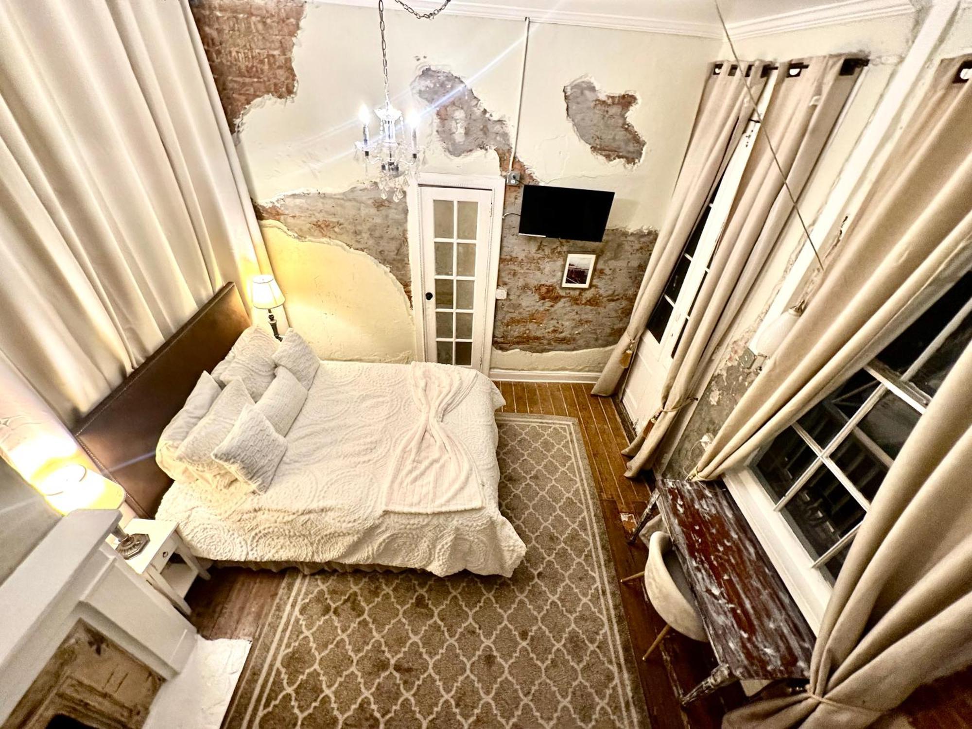 Fleur De Lis Mansion Bed & Breakfast New Orleans Exterior photo