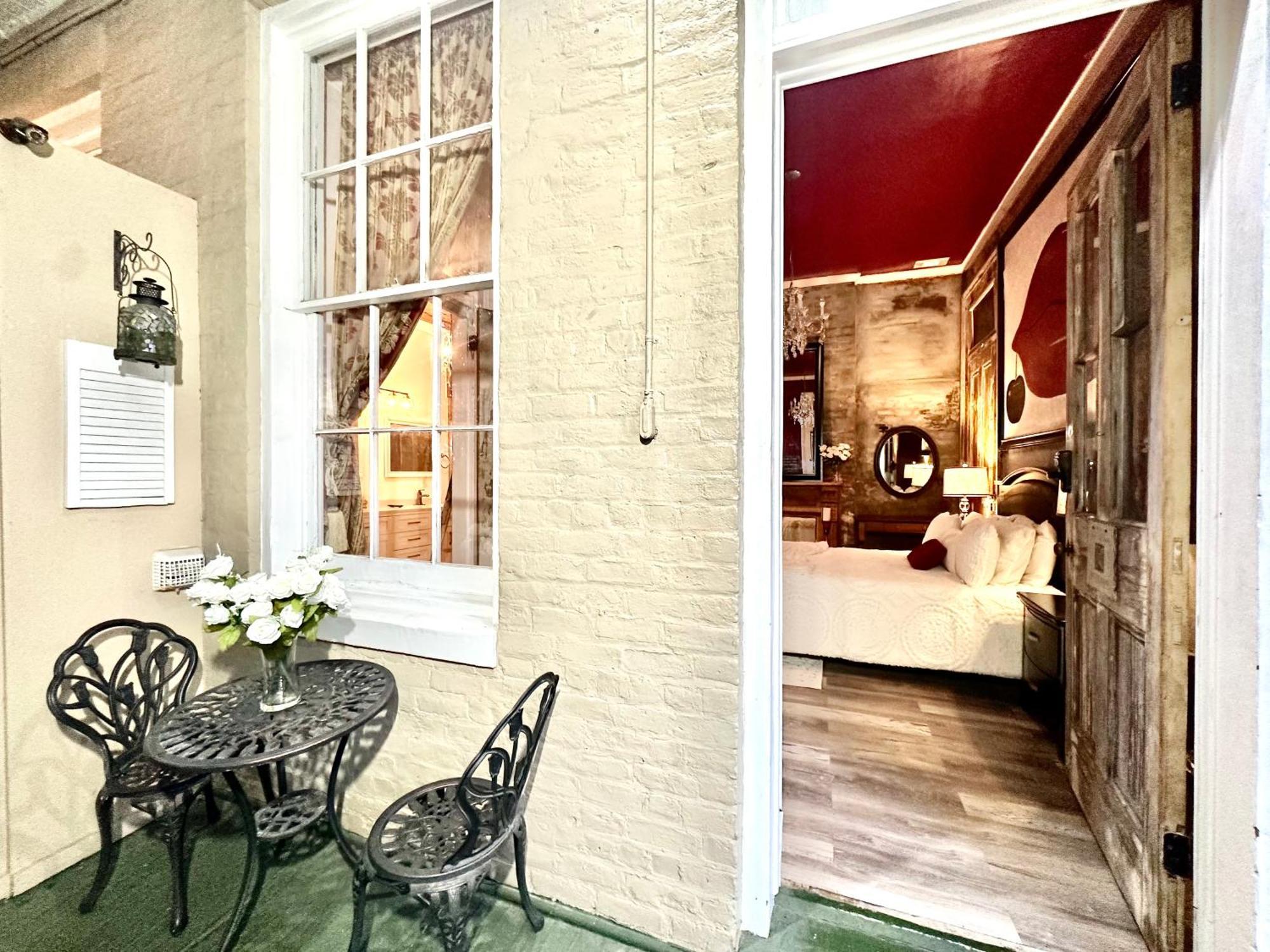 Fleur De Lis Mansion Bed & Breakfast New Orleans Exterior photo